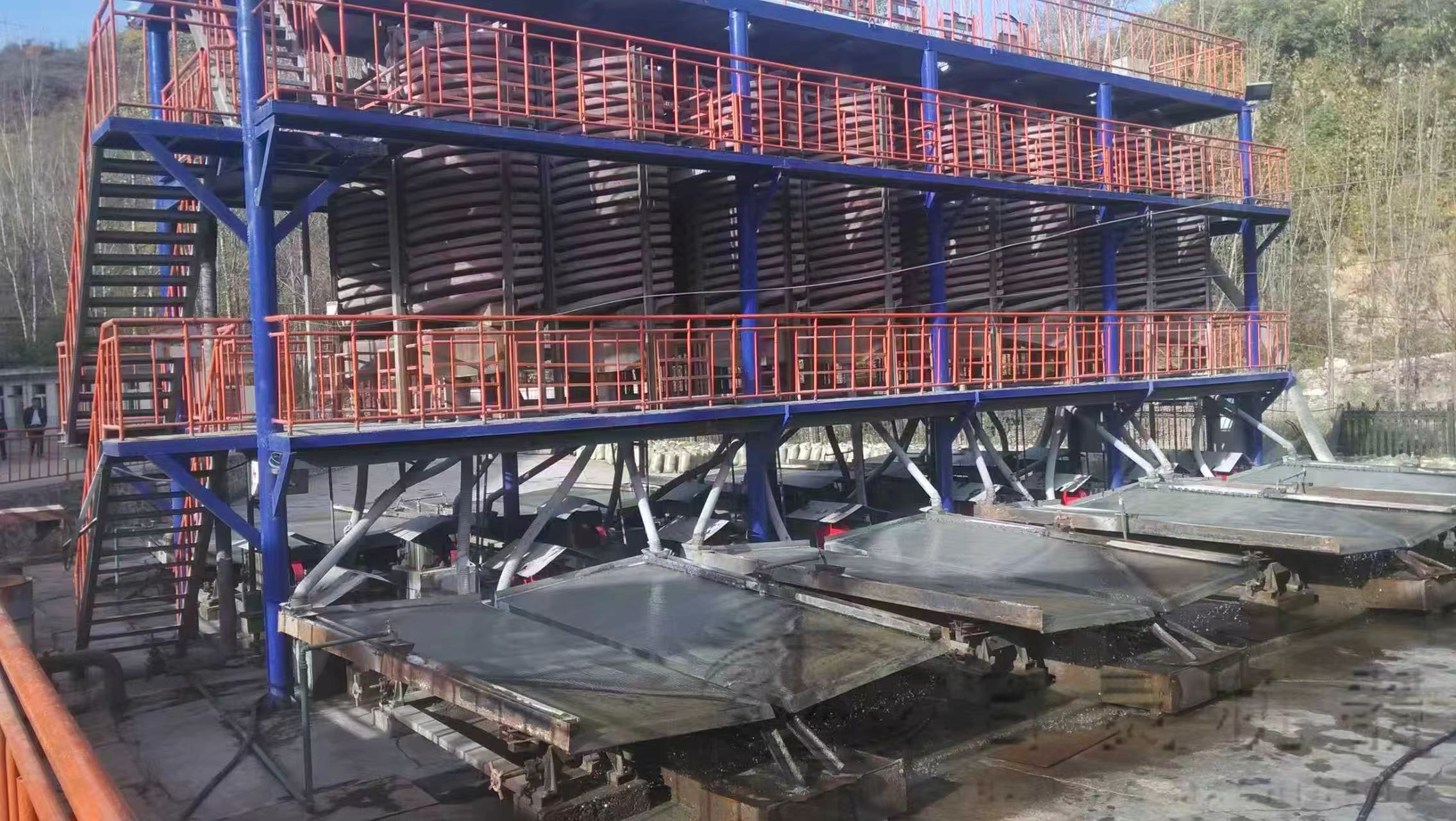 �������